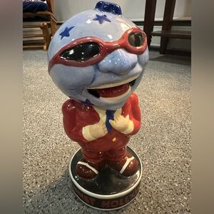 Vintage planet Hollywood statue